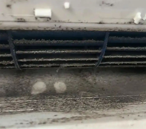 石泉空调吹的风有股烧焦味是怎么回事